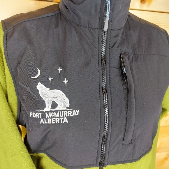 🍄3/50$🍄 Fort McMurray Alberta Full Zip Fleece Jacket Size Small - Picture 2 of 9